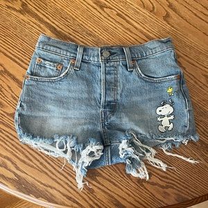 Levi’s Snoopy Cut Off Shorts size XS